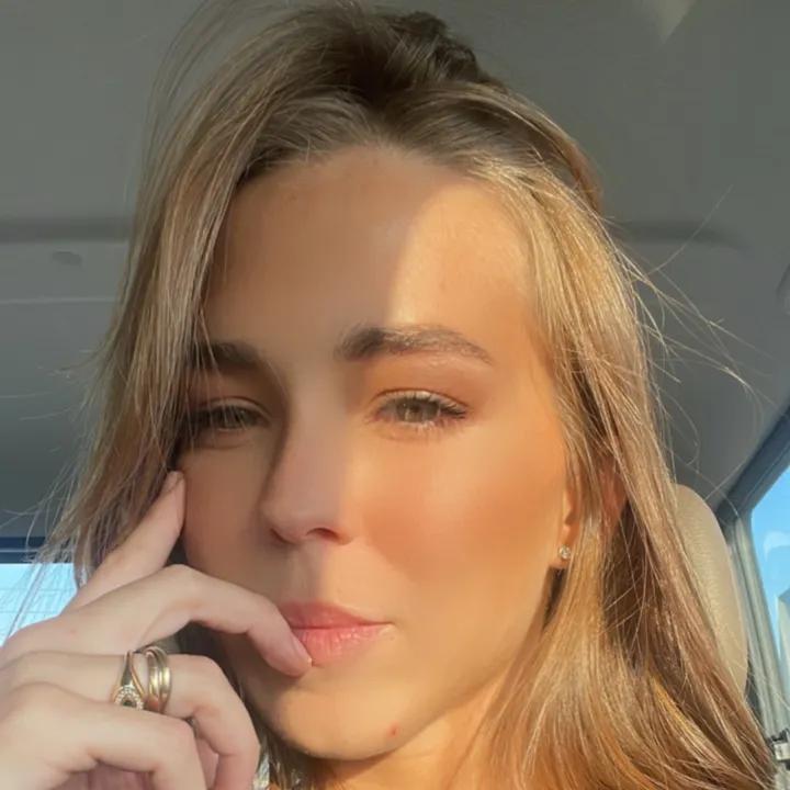 @laurabtlrr