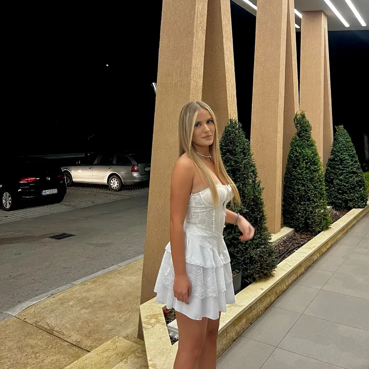 jjjjellenaa
