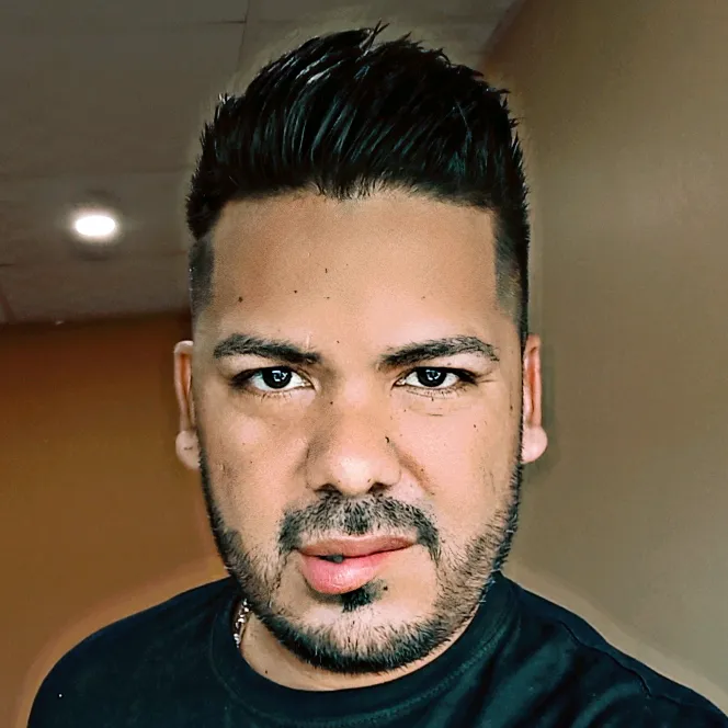 joanval_onthemicrophone