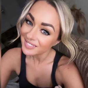 𝐉𝐞𝐧𝐫𝐨𝐬𝐞𝐛𝐞𝐥𝐥𝐞 🌹