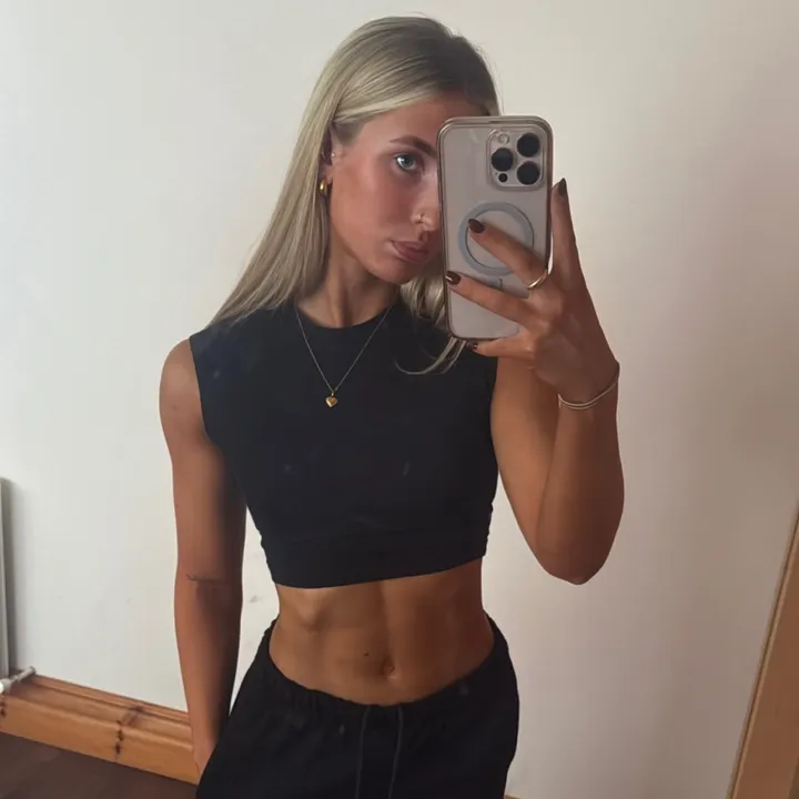 hollyjones__
