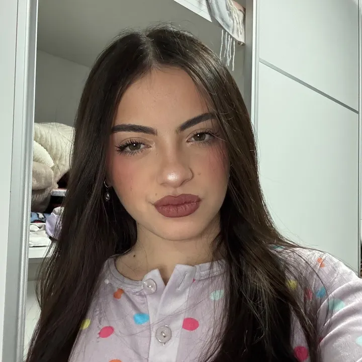 @danielaarosteguii