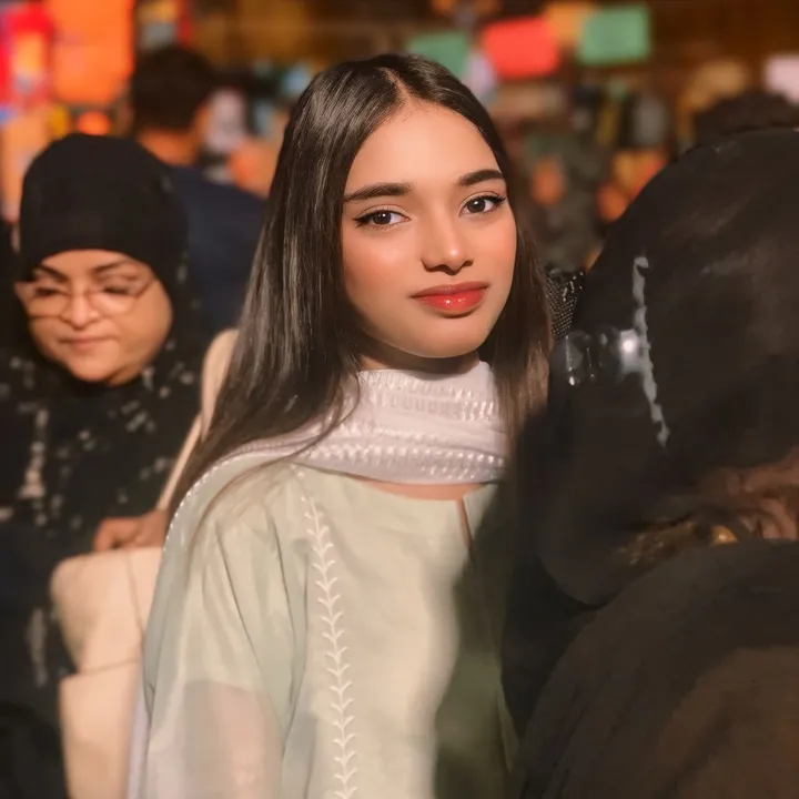 @aleezayzai