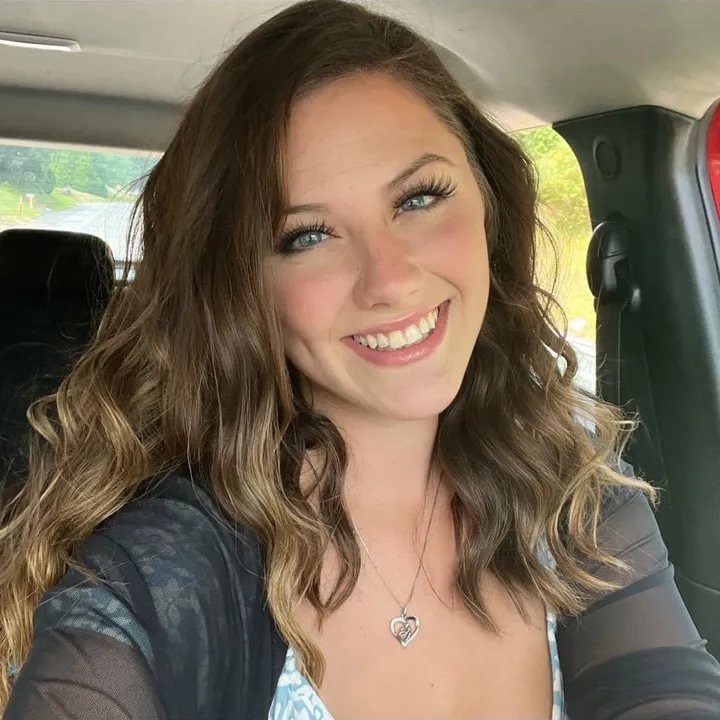@taysialou