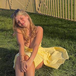 apple saucy 🏩🎀💞🌷